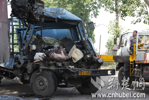 宜昌車禍新聞更新，應(yīng)對車禍?zhǔn)录牟襟E指南（適用于初學(xué)者與進(jìn)階用戶）