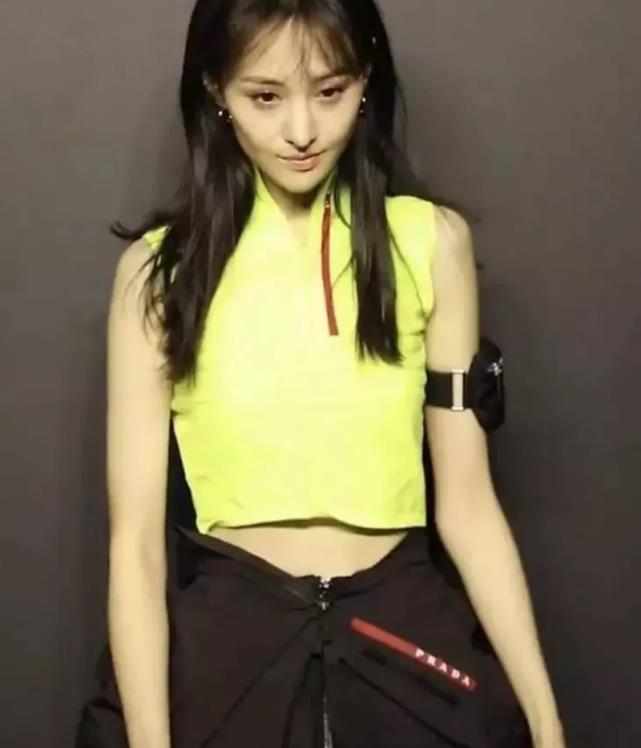 鄭爽最新動(dòng)態(tài)2024，多維度審視與深度探討