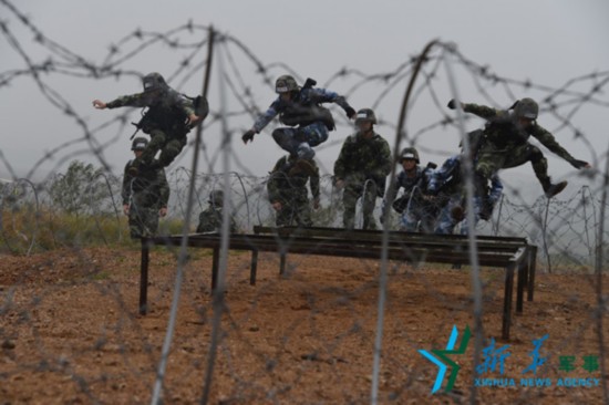大學(xué)最新野戰(zhàn)圖片揭秘，小巷深處的獨(dú)特風(fēng)情魅力展示