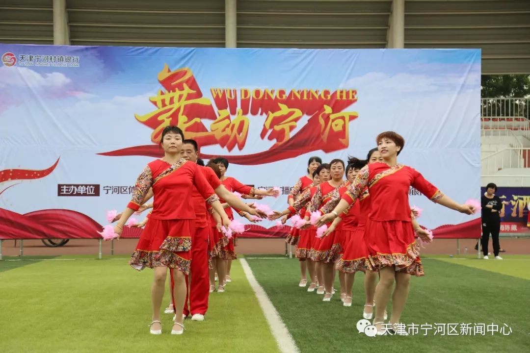 雪山姑娘的獨(dú)特風(fēng)情，最新水兵舞在小巷深處的展現(xiàn)