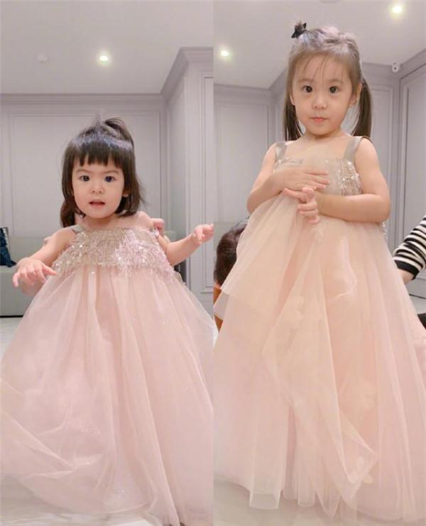 賈靜雯布布最新照片,賈靜雯布布最新照片，時(shí)光中的優(yōu)雅女神