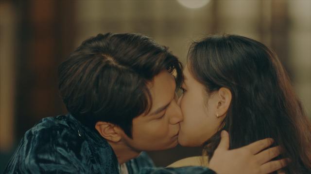 最新吻戲心動瞬間，甜蜜愛情誓言的每一吻！