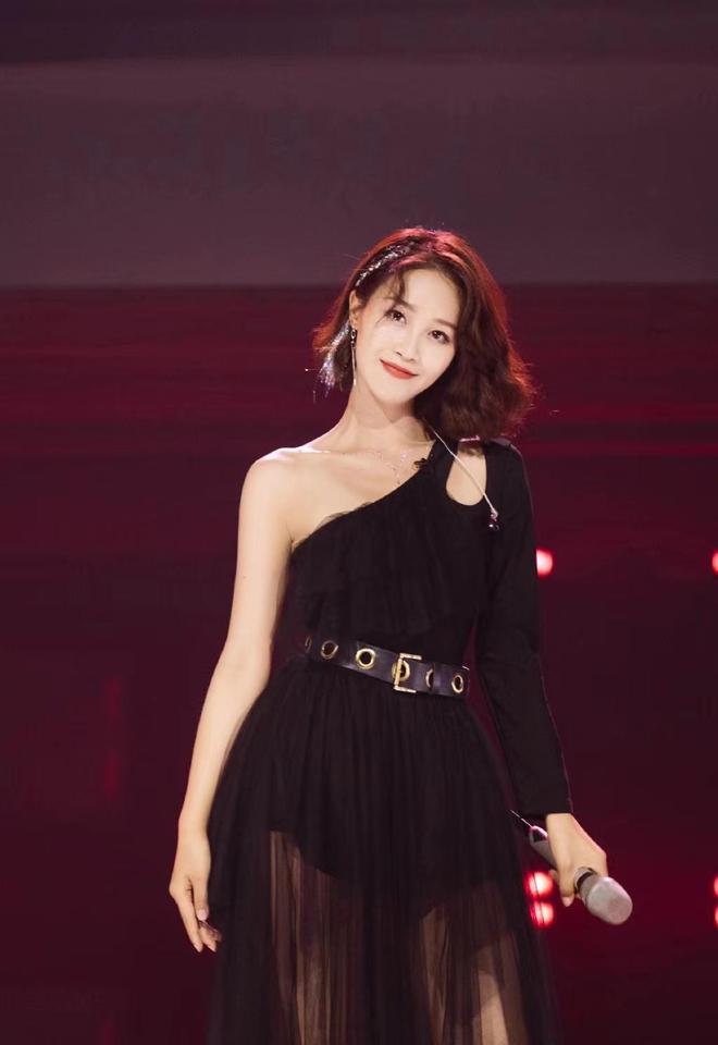 藍(lán)盈瑩最新動(dòng)態(tài)，演技與公眾形象的閃耀碰撞