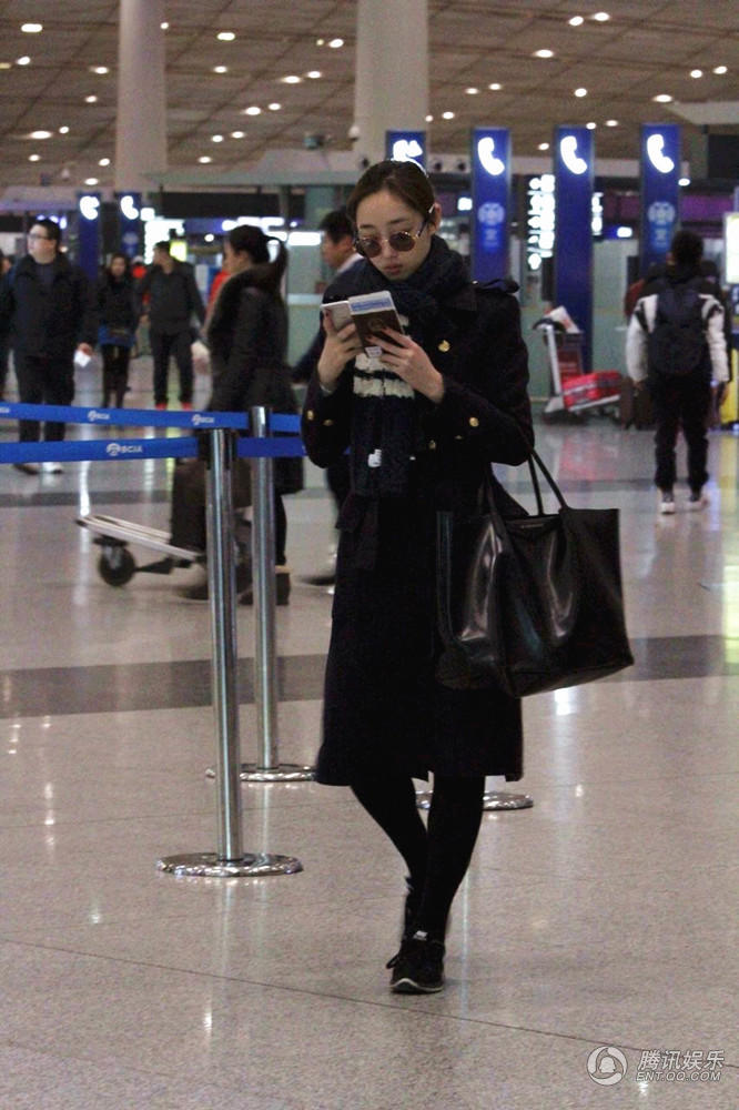 女星機場最新照片，星光下的溫馨相遇