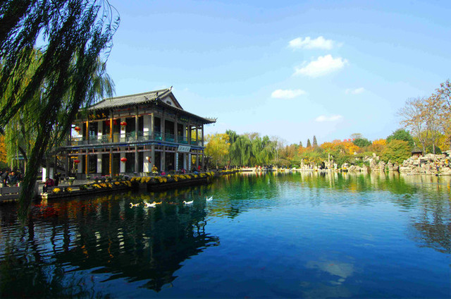 大明湖深度游，巷弄美食秘境探索