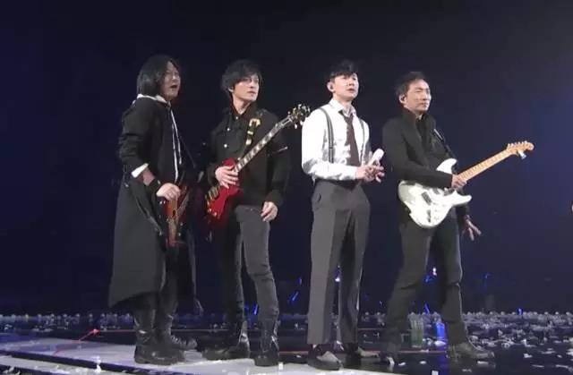 林俊杰最新翻唱歌曲，小巷深處的音樂與美食之旅