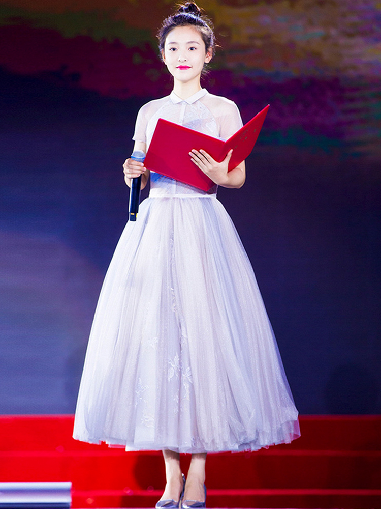 女性演講比賽服裝，從舞臺印記到時代風尚