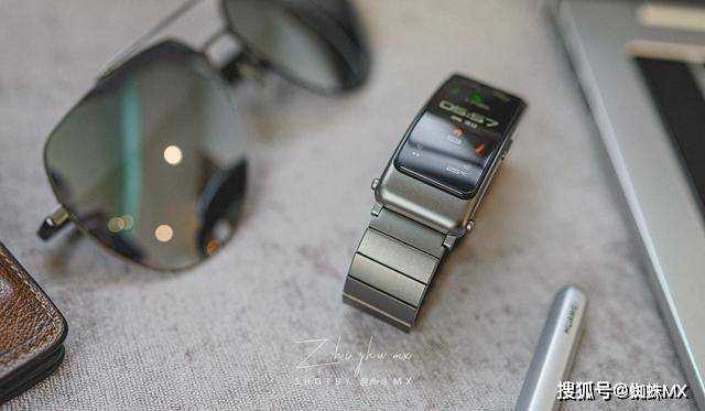 華為最新款手環(huán)，愛的日常，溫馨的陪伴紐帶