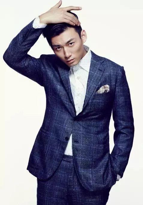 演員王翌舟，從舞臺(tái)到熒屏的自信成就之路