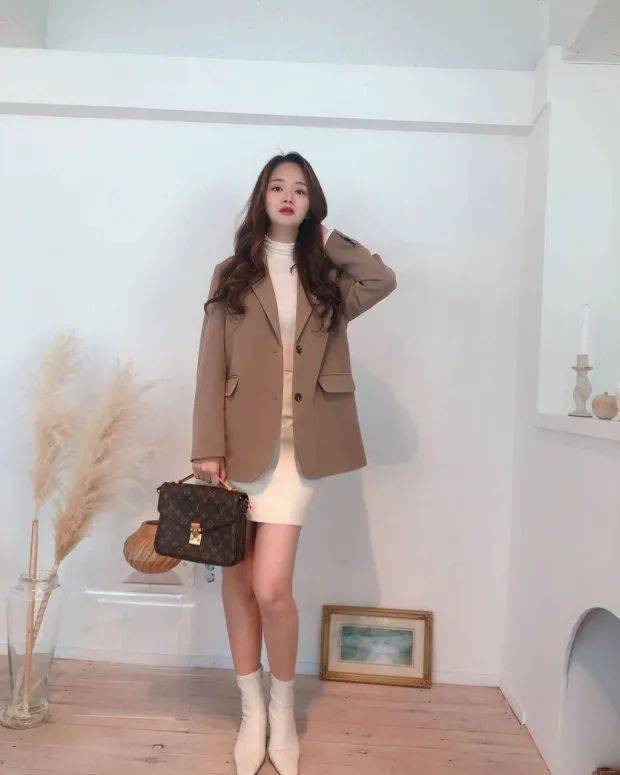 韓國(guó)新晉女主播作品探秘與欣賞，領(lǐng)略精彩瞬間