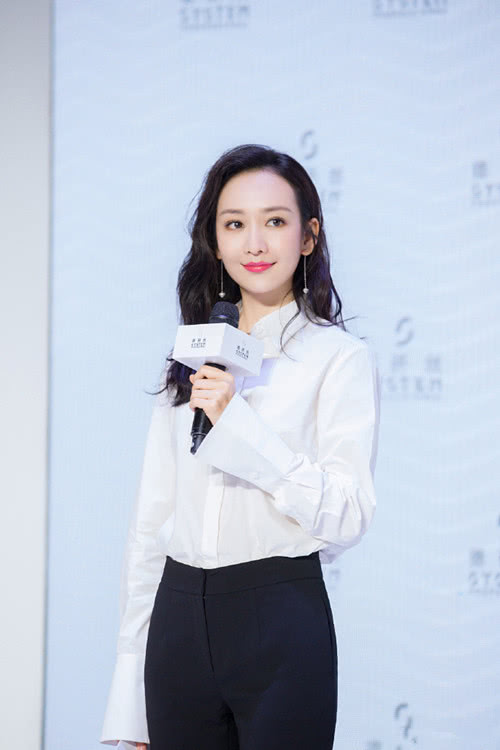 王鷗明星大偵探造型，自然美景中的心靈探索之旅