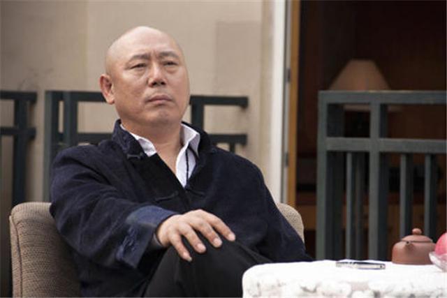 李成儒，從舞臺(tái)到熒屏的自信蛻變與成就感滿滿之路