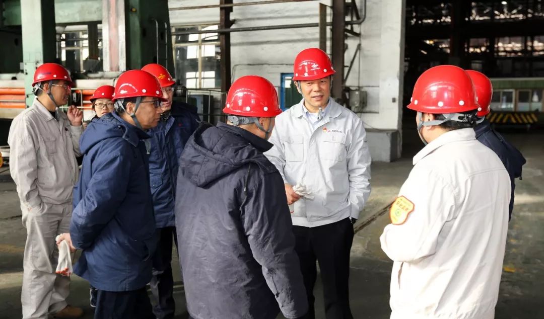 鞍鋼集團(tuán)領(lǐng)導(dǎo)層引領(lǐng)變革，鑄就輝煌新篇章