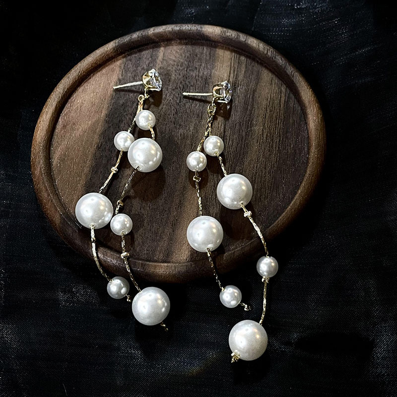 科技與時尚完美融合，最新長款珍珠耳飾款式亮相！