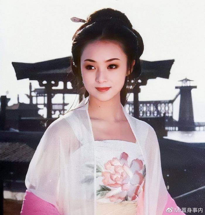 董智芝的表演藝術(shù)之路，如何學(xué)習(xí)表演藝術(shù)并邁向舞臺(tái)成功之巔