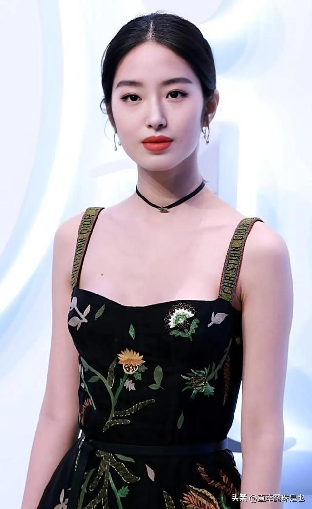 演員鈺探尋隱秘寶藏，小巷特色小店的奇妙之旅