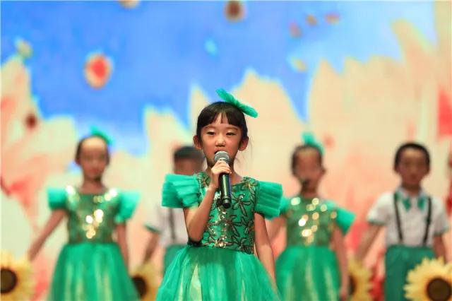 尹小艷演繹的云南山歌新篇章，自信與成就的力量展現(xiàn)學習變遷之路