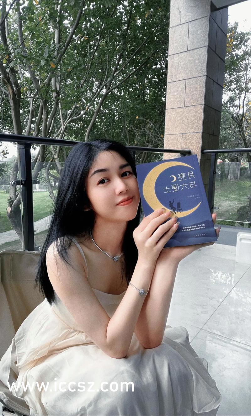 科技與藝術(shù)交融，動漫美女脫光衣服的全新體驗