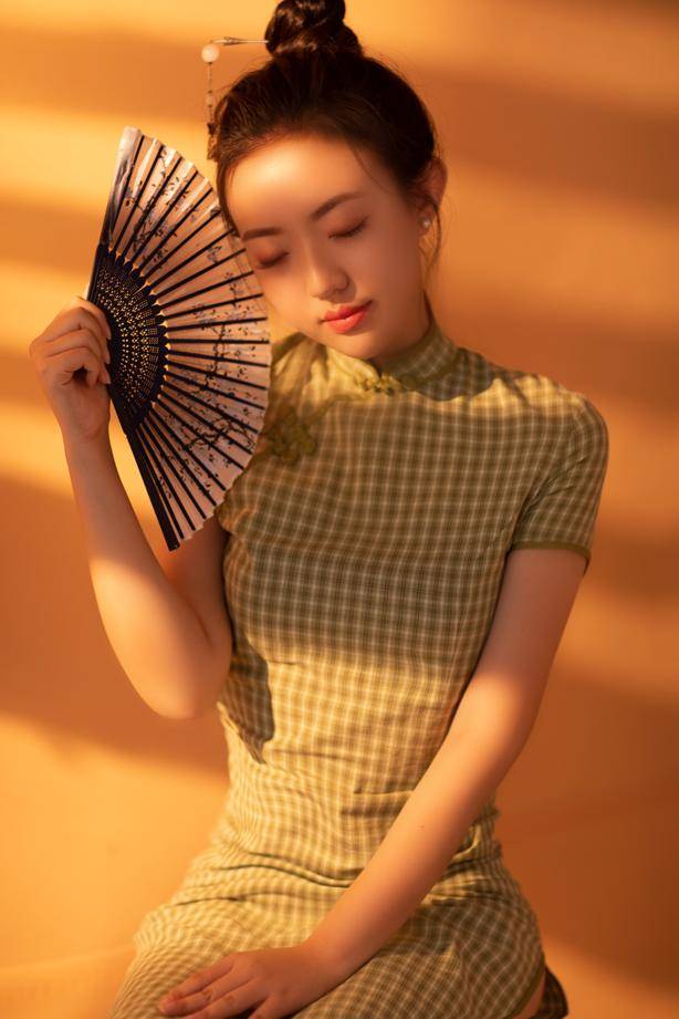 女演員古箏，與自然美景的邂逅，探尋內心平和之聲