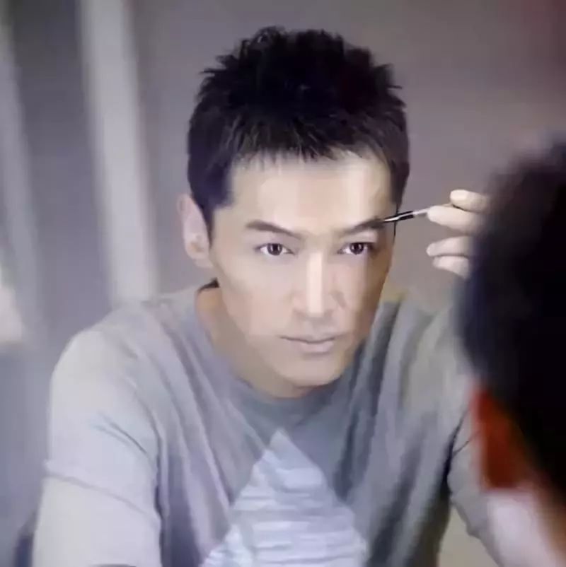 男明星與同性戀話題，理解與尊重的步驟指南