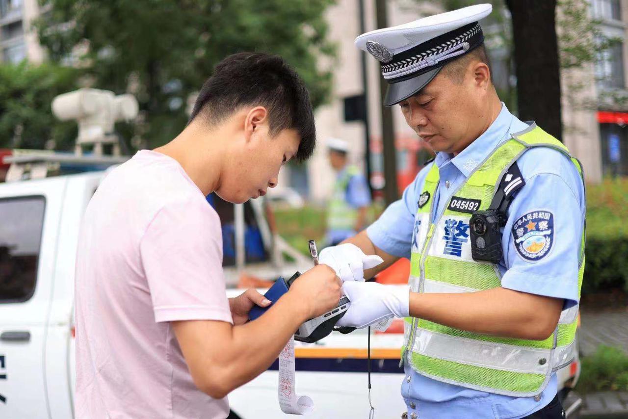 廠區(qū)標(biāo)語煥新，點亮變化之光，鑄就自信未來之路