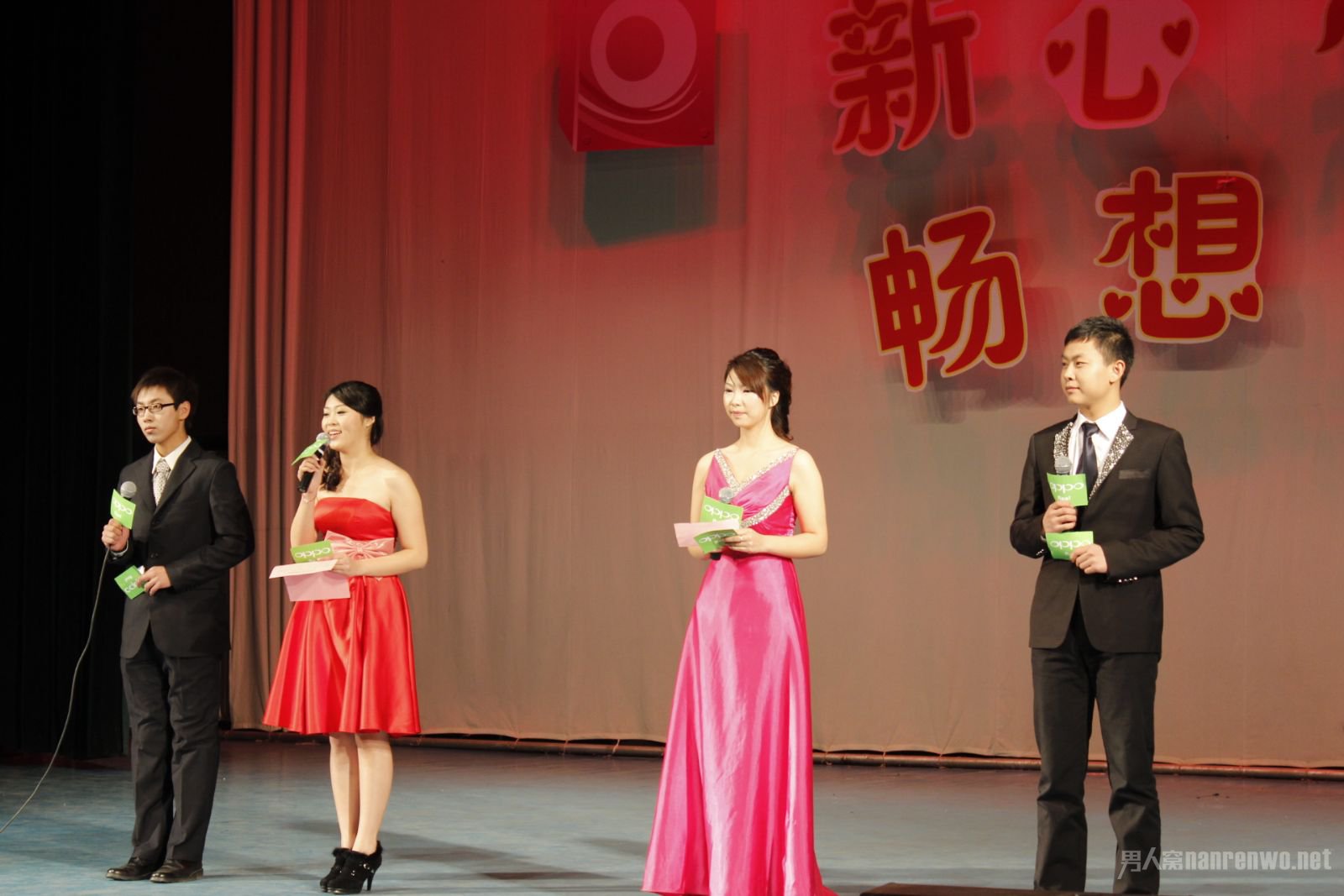 引領(lǐng)時(shí)代風(fēng)尚的舞臺之韻，最新主持詞精選集