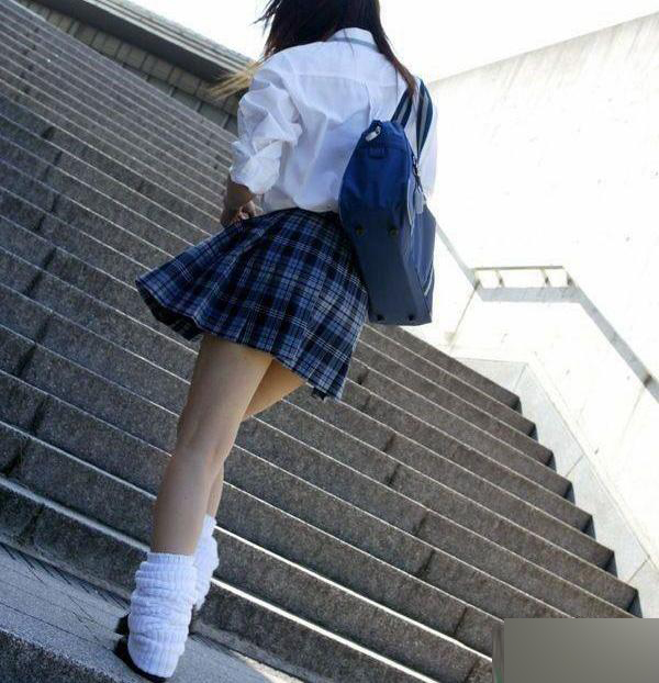 最新女校服，時代變遷中的校園風(fēng)尚標(biāo)志