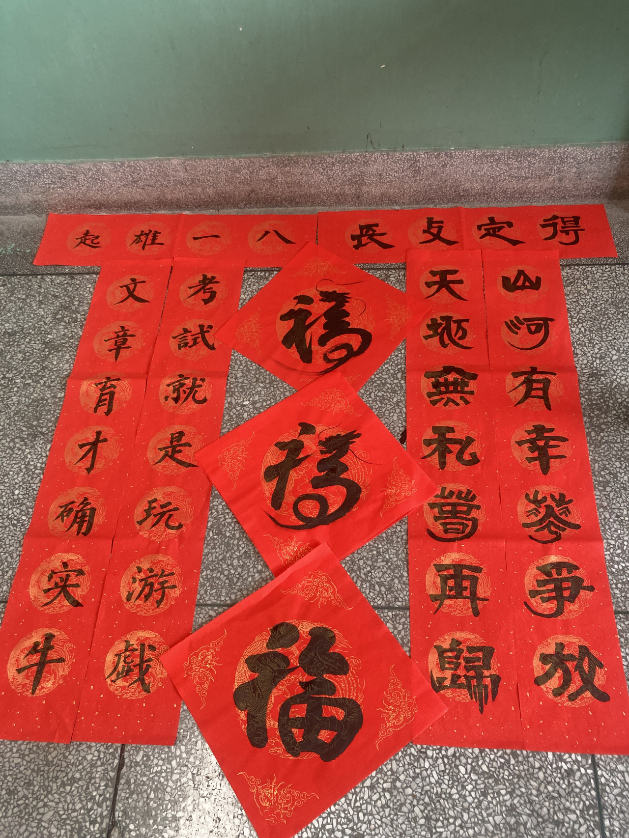 傳統(tǒng)與現(xiàn)代融合之美，最新潮春聯(lián)欣賞